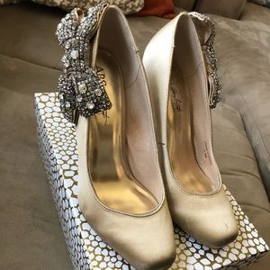 ABS Allen Schwartz Rhinestone Bow Heels